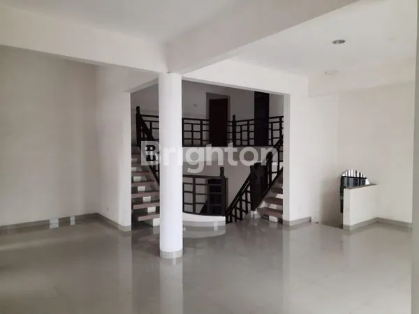 image RUMAH SECOND BARU RENOV SIAP HUNI (3)