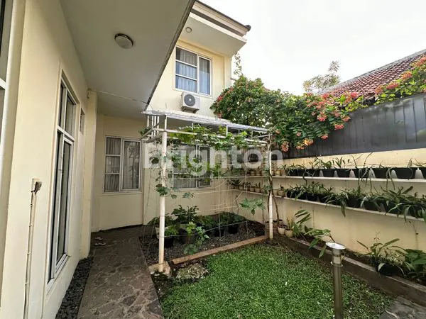 image RUMAH RAPI CANTIK NYAMAN SIAP HUNI DI BINTARO SEKTOR 5 (8)