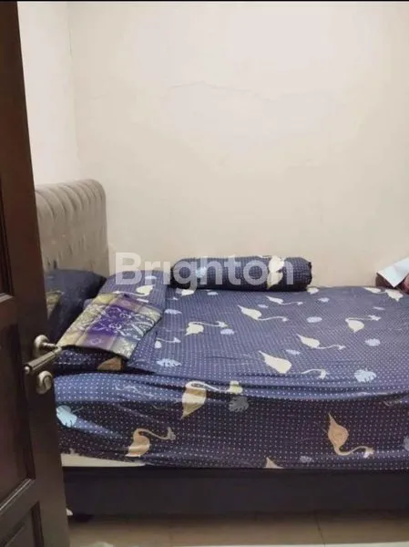 image RUMAH 2 LANTAI DALAM KOMPLEK PERUMAHAN YANG BERSIH DAN LOKASI STRATEGIS, SECURITY 24JAM. 10 MENIT KE AEON TJ BARAT, 5 MENIT KE STASIUN, BEBAS BANJIR DI JALAN KELAPA TIGA, JAKARTA SELATAN (3)