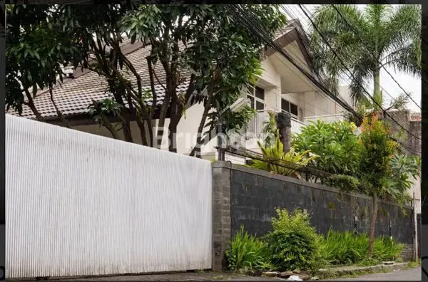 image RUMAH MEWAH 2 LANTAI FULL FURNISH DI KOMPLEK ELITE KURDI BANDUNG (1)