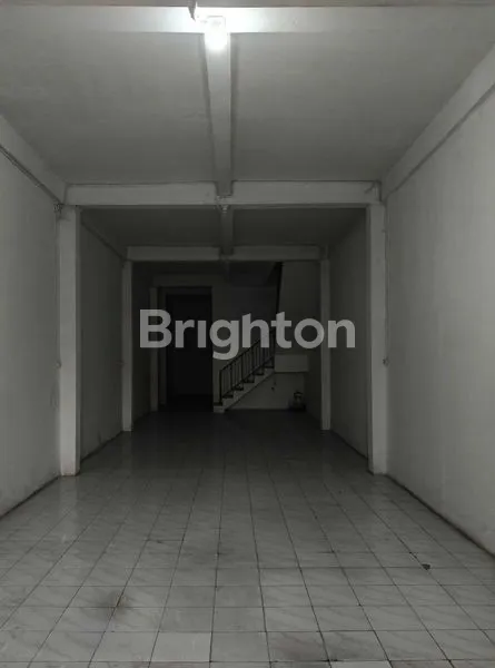 image JUAL SEWA RUKO 3 LANTAI KOSONGAN SIAP PAKAI AREA BRATANG GEDE STRATEGIS UNTUK BISNIS MAKANAN BERADA DI JALAN RAMAI PENDUDUK  (3)