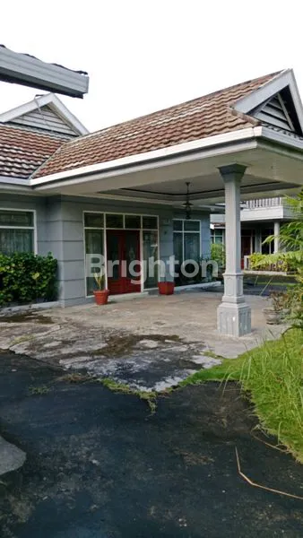 image RUMAH BESAR DENGAN HALAMAN BESAR,ASRI & RINDANG DIBATAKAN (1)