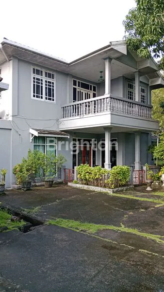 image RUMAH BESAR DENGAN HALAMAN BESAR,ASRI & RINDANG DIBATAKAN (2)