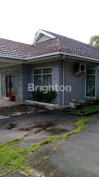 image RUMAH BESAR DENGAN HALAMAN BESAR,ASRI & RINDANG DIBATAKAN (5)