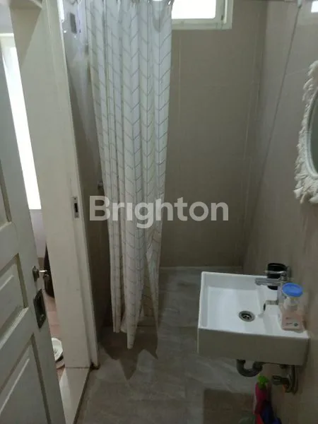 image RUMAH ONE GATE SISTEM 2 LANTAI  SEMI FURNISH DI ANTASURA DENPASAR UTARA (2)