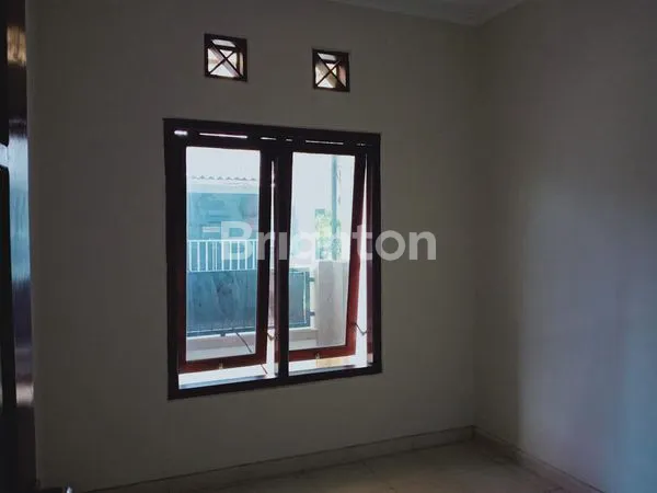 image RUMAH MINIMALIS MODERN DI MANUKAN LOR TERAWAT SIAP HUNI (6)