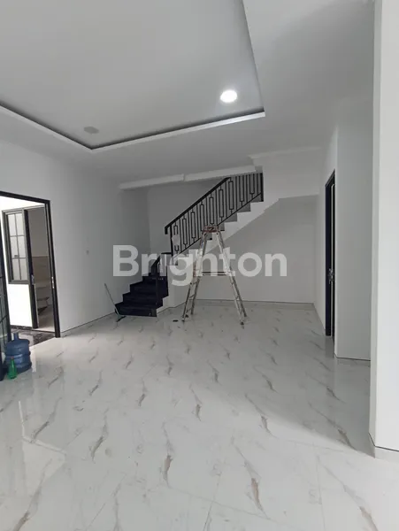 image RUMAH RAYA SUTOREJO, BARU, 2 LANTAI, ROW JALAN 5 MOBIL (2)