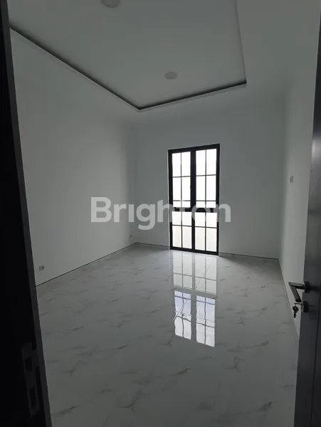 image RUMAH RAYA SUTOREJO, BARU, 2 LANTAI, ROW JALAN 5 MOBIL (5)