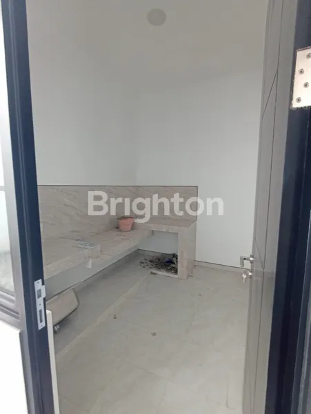 image RUMAH RAYA SUTOREJO, BARU, 2 LANTAI, ROW JALAN 5 MOBIL (6)