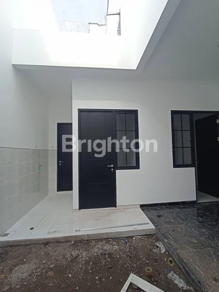 image RUMAH RAYA SUTOREJO, BARU, 2 LANTAI, ROW JALAN 5 MOBIL (7)