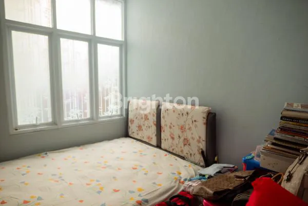 image RUMAH MEWAH HARGA TERJANGKAU SUNTERMAS BARAT (8)