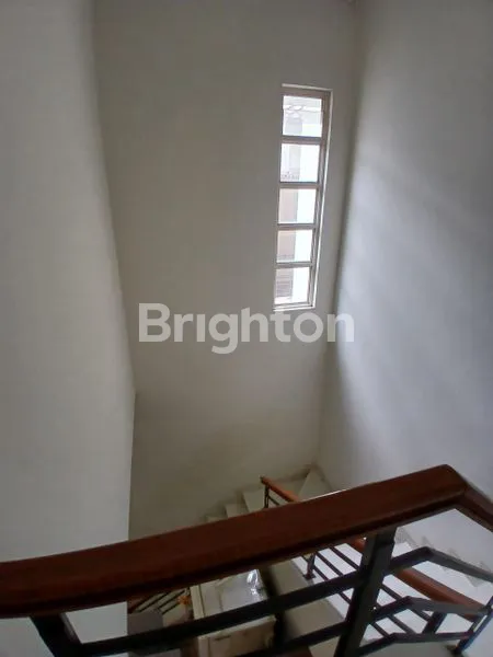 image RUMAH 2 LANTAI DI CLUSTER TERDEPAN SUMMARECON SERPONG (6)