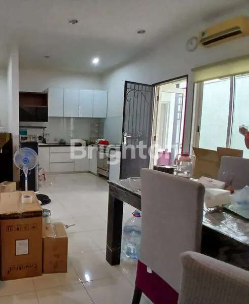 image RUMAH 2 LANTAI DI CLUSTER TERDEPAN SUMMARECON SERPONG (2)