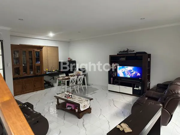 image RUMAH MEWAH BERGAYA NEO CLASSIC AVANT-GARDE (1)