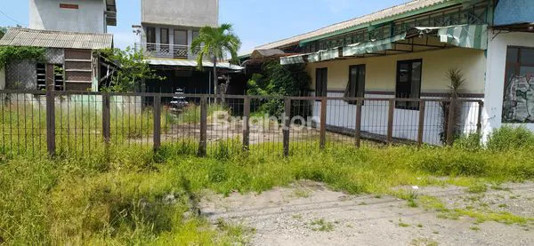 BANGUNAN EKS RUMAH MAKAN DI PANTURA TEGAL