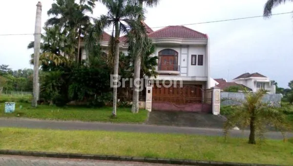 image RUMAH MEWAH DI RAYA GOLF UTAMA ARAYA MALANG (1)