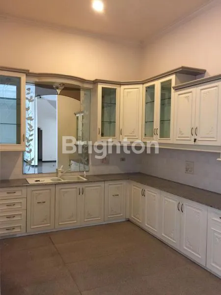 image RUMAH MEWAH DI RAYA GOLF UTAMA ARAYA MALANG (10)