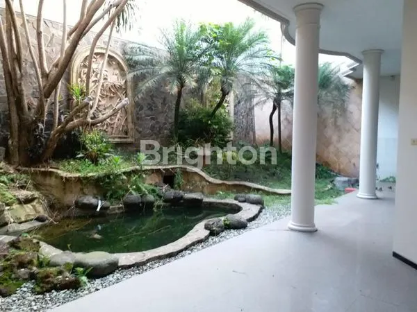 image RUMAH MEWAH DI RAYA GOLF UTAMA ARAYA MALANG (4)