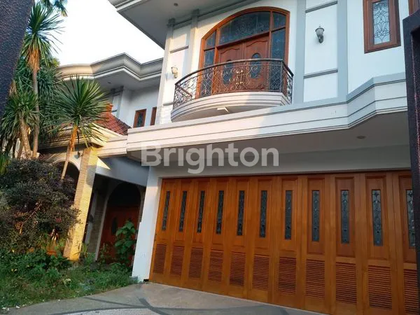 image RUMAH MEWAH DI RAYA GOLF UTAMA ARAYA MALANG (5)