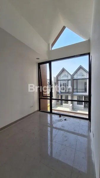 image RUMAH PIK2 OSAKA RESIDENCE 4,5X10 3 LANTAI (5)