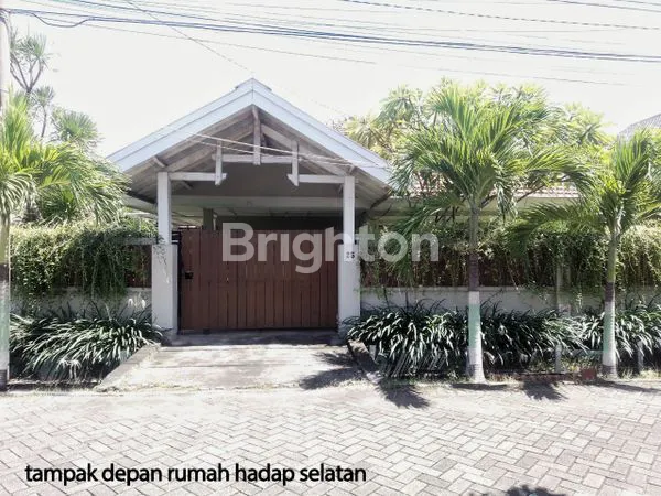 image DIJUAL RUMAH + KANTOR HOOK FULL FURNISHED DI MANYAR, TENGAH KOTA SURABAYA LOKASI STRATEGIS DEKAT UNAIR / MERR / DHARMAHUSADA (2)