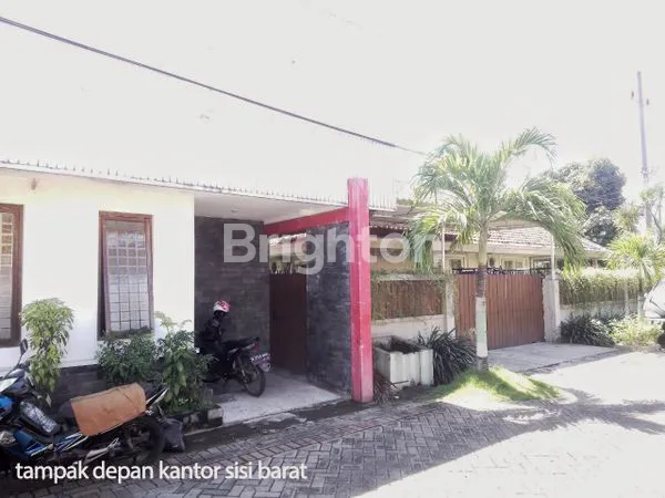 image DIJUAL RUMAH + KANTOR HOOK FULL FURNISHED DI MANYAR, TENGAH KOTA SURABAYA LOKASI STRATEGIS DEKAT UNAIR / MERR / DHARMAHUSADA (3)