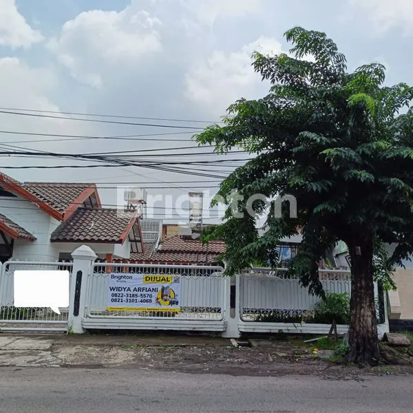 DIJUAL RUMAH NOL JALAN RAMAI DENGAN HALAMAN YANG LUAS  KETINTANG MADYA