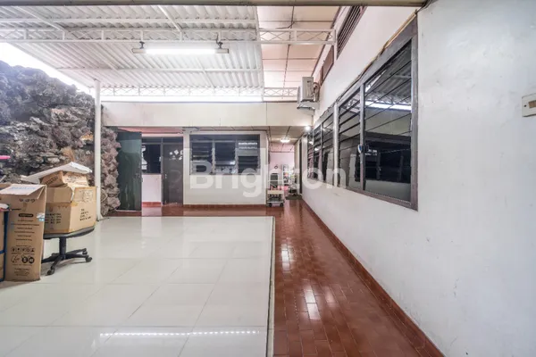 image RUMAH MEWAH SIAP HUNI DI SETIABUDI, SEMARANG – LOKASI STRATEGIS & LUAS! (3)