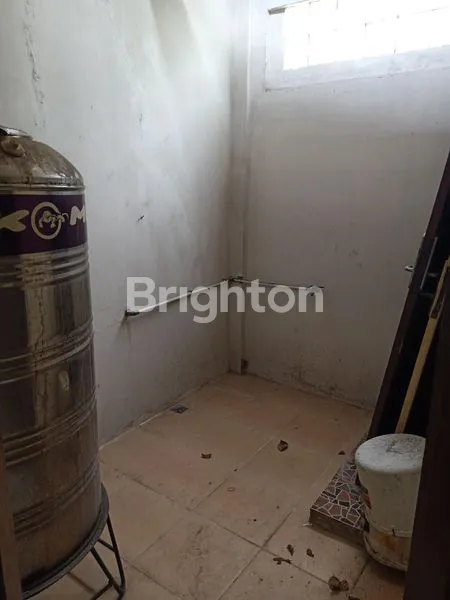 image RUMAH HOOK 2 LANTAI DI TELUK GONG JAKARTA UTARA (5)