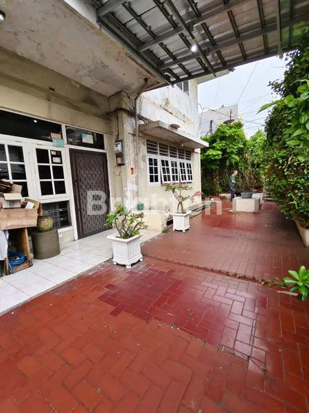 DI JUAL RUMAH HOEK DALAM KOMPLEK