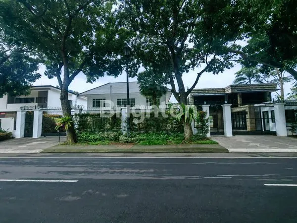 image RUMAH DI JALAN BOULEVARD PALEM RAYA LIPPP KARAWACI TANGERANG  (1)
