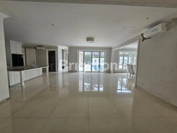 image RUMAH DI JALAN BOULEVARD PALEM RAYA LIPPP KARAWACI TANGERANG  (2)