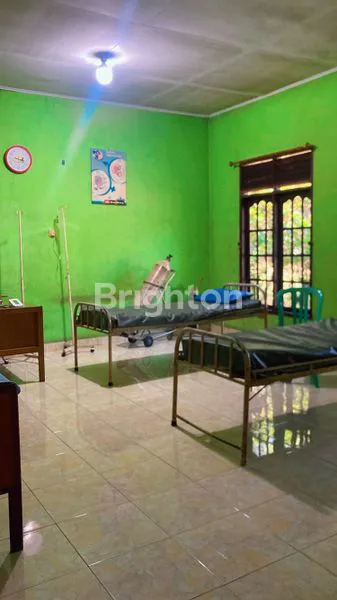 image KLINIK BERSALIN, RUMAH BULATAN DAN 4 RUMAH KONTRAKKAN  (4)