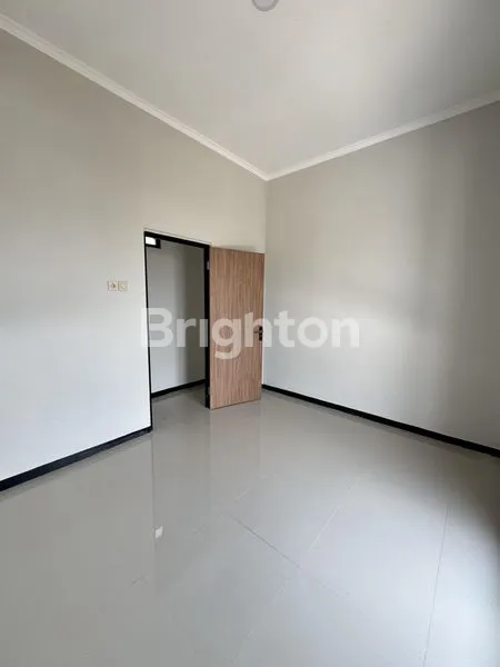 image RUMAH 2 LANTAI SIAP HUNI SURABAYA TIMUR DEKAT UPN (6)