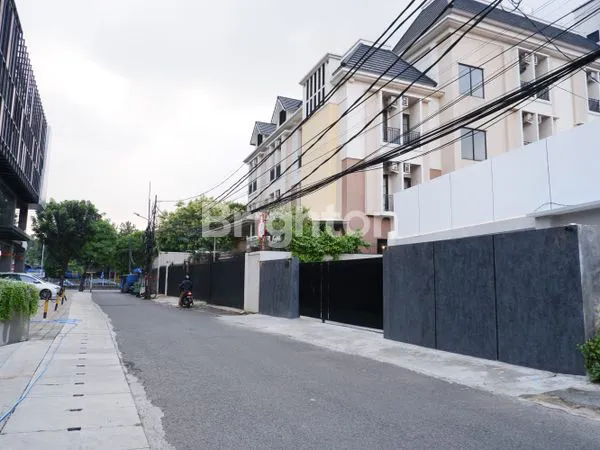 image RUMAH DI MAMPANG LOKASI STRATEGIS UNTUK TEMPAT USAHA (1)