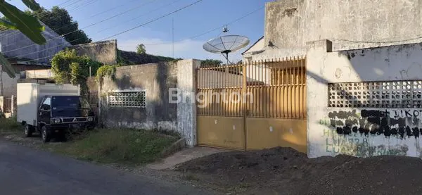 image BANGUNAN LUAS TENGAH KOTA (2)