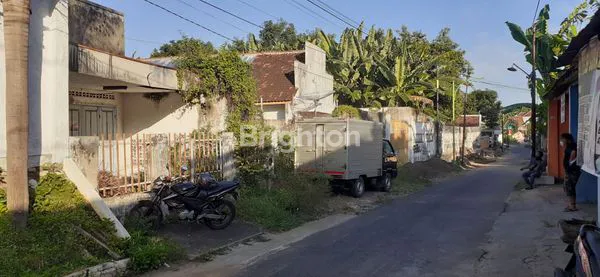 image BANGUNAN LUAS TENGAH KOTA (1)