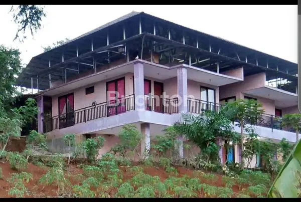 JUAL VILLA SIAP HUNI TANAH LUAS DI UJUNG BERUNG BANDUNG