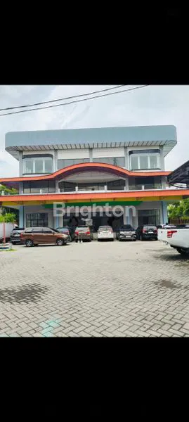 DI SEWA..GEDUNG 3 LT  SIAP PAKAI SANGAT STRATEGIS