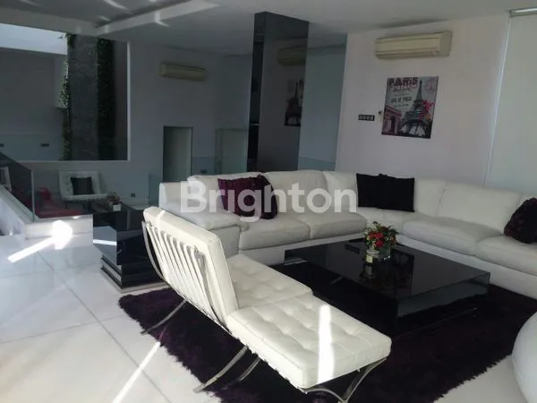 image DIJUAL RUMAH TERAWAT GRAHA FAMILY BLOK O (4)