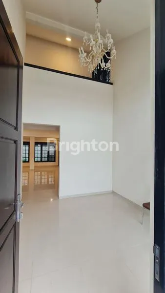 image LEBAR 12. RUMAH BARU RENOVASI SIAP HUNI DI JALAN SATELIT UTARA, ROW JALAN LEBAR, COCOK UNTUK KELUARGA. (3)