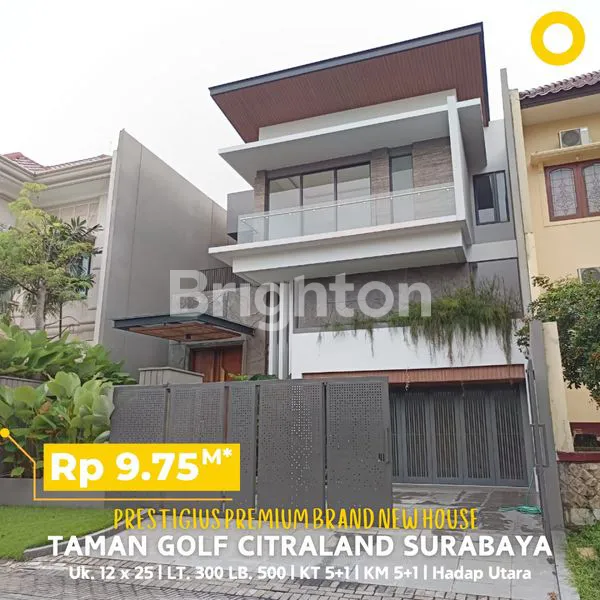 image RUMAH MEWAH BARU MINIMALIS MODERN SPLIT LEVEL DI CLUSTER TAMAN GOLF CITRALAND SURABAYA. KUALITAS TINGGI DAN PENATAAN RUANG BAIK. DEKAT DENGAN PAKUWON MALL, GRAHA FAMILI, GWALK. HARGA 9MAN (1)
