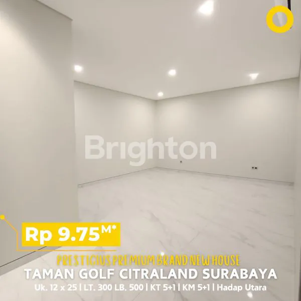 image RUMAH MEWAH BARU MINIMALIS MODERN SPLIT LEVEL DI CLUSTER TAMAN GOLF CITRALAND SURABAYA. KUALITAS TINGGI DAN PENATAAN RUANG BAIK. DEKAT DENGAN PAKUWON MALL, GRAHA FAMILI, GWALK. HARGA 9MAN (5)