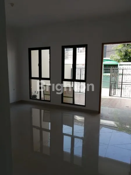 image RUMAH BARU TAMAN RATU 3 LANTAI FULL (2)