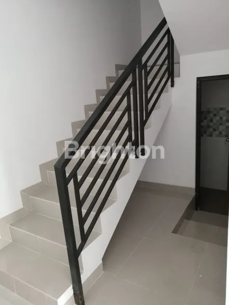 image RUMAH BARU TAMAN RATU 3 LANTAI FULL (5)