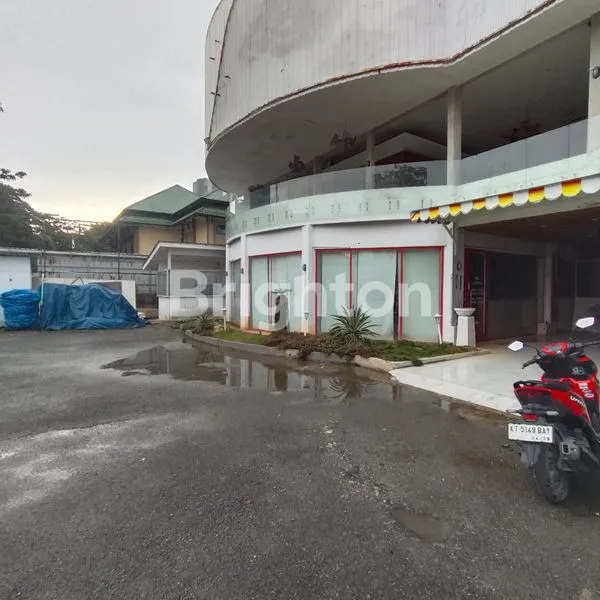 GEDUNG DAN RESTO DISEWAKAN DI JALAN HASAN BASRI