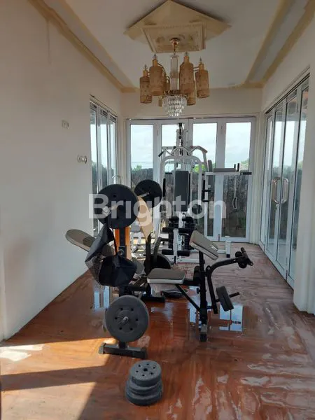 image RUMAH MEWAH 2,5 LANTAI FULL FURNISH - PABELAN (6)