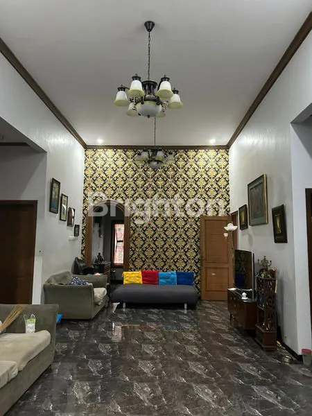 image RUMAH ELEGAN MODERN KLASIK DI SENGKALING MALANG (4)