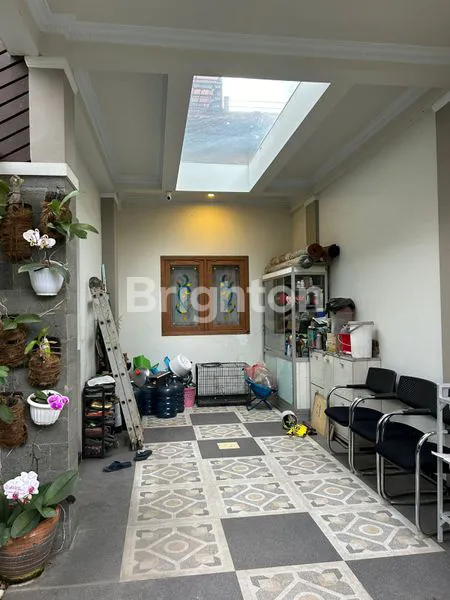 image RUMAH ELEGAN MODERN KLASIK DI SENGKALING MALANG (8)