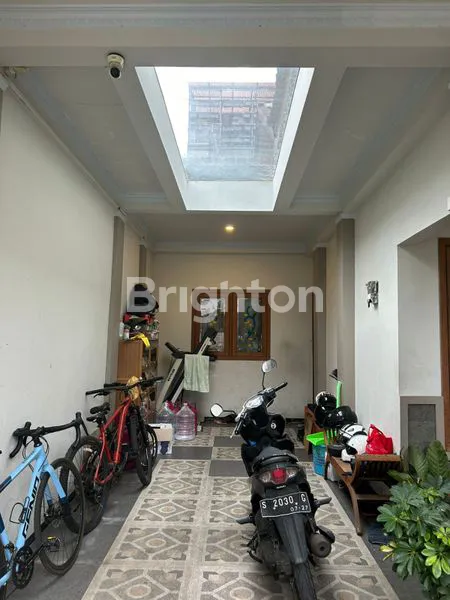 image RUMAH ELEGAN MODERN KLASIK DI SENGKALING MALANG (7)